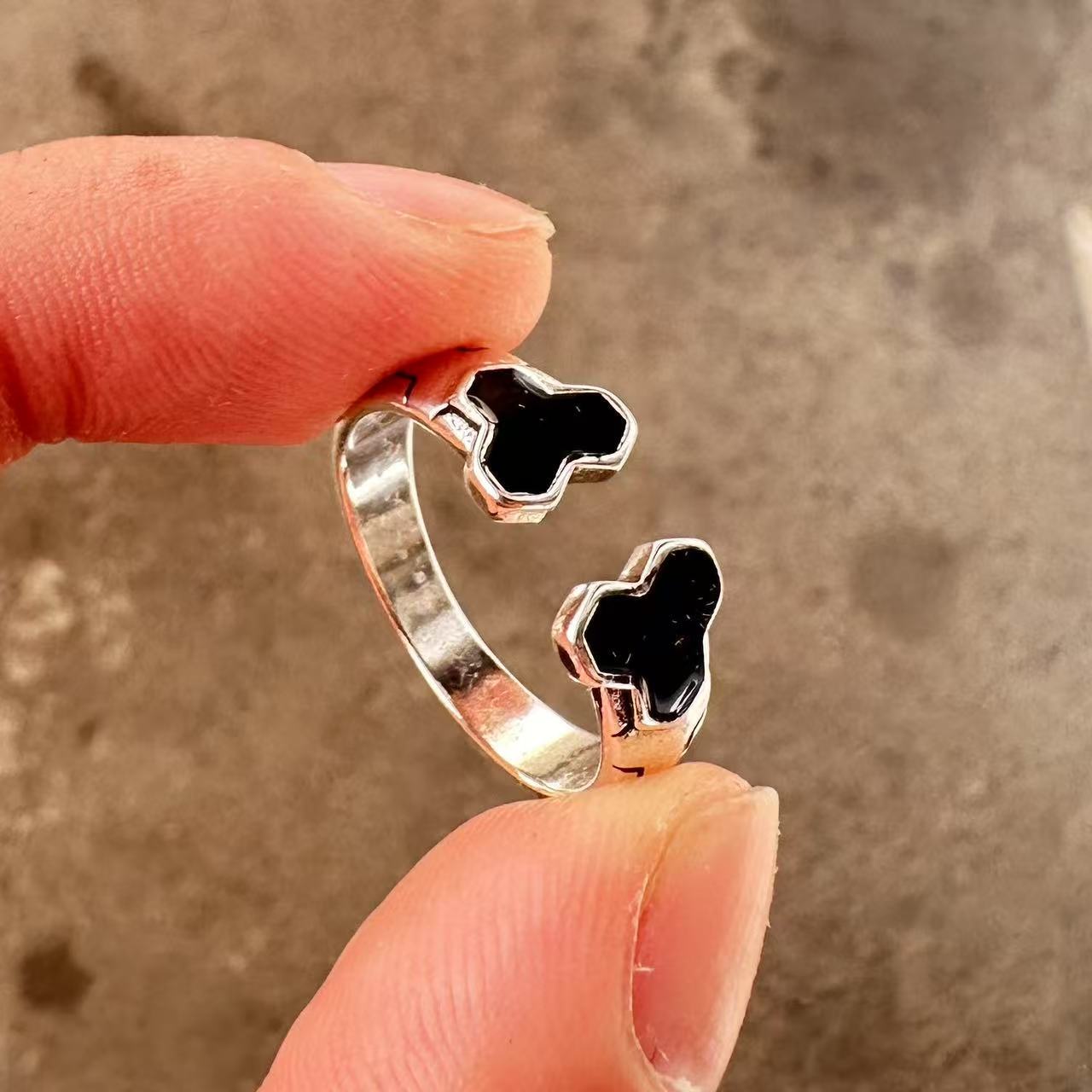 Men's ring with high-end feel and adjustable wide face opening